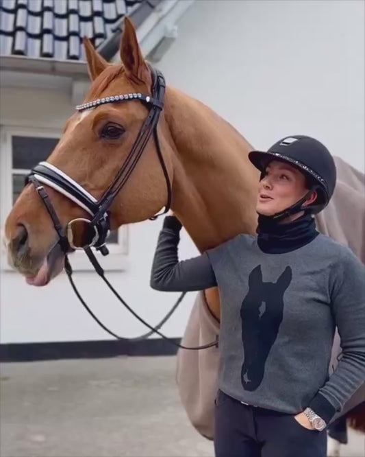 My Equi Art / Stickad tröja
